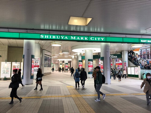 渋谷マークシティ前