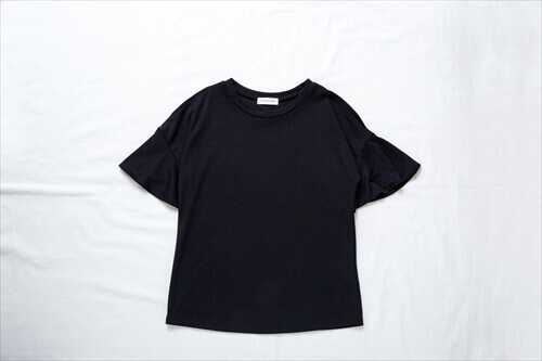 エアークローゼットの黒トップス